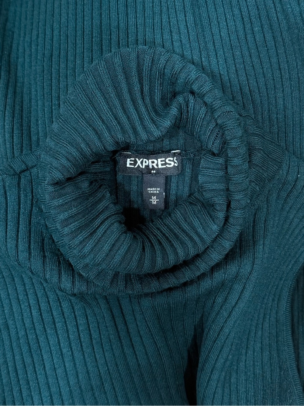 Express Sleeveless Turtleneck Tank Size M - Picture 3 of 3